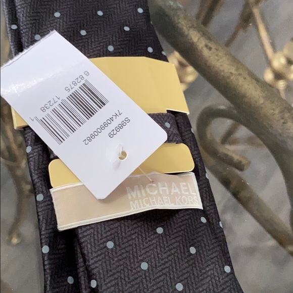 Tie - Picture 3 of 4